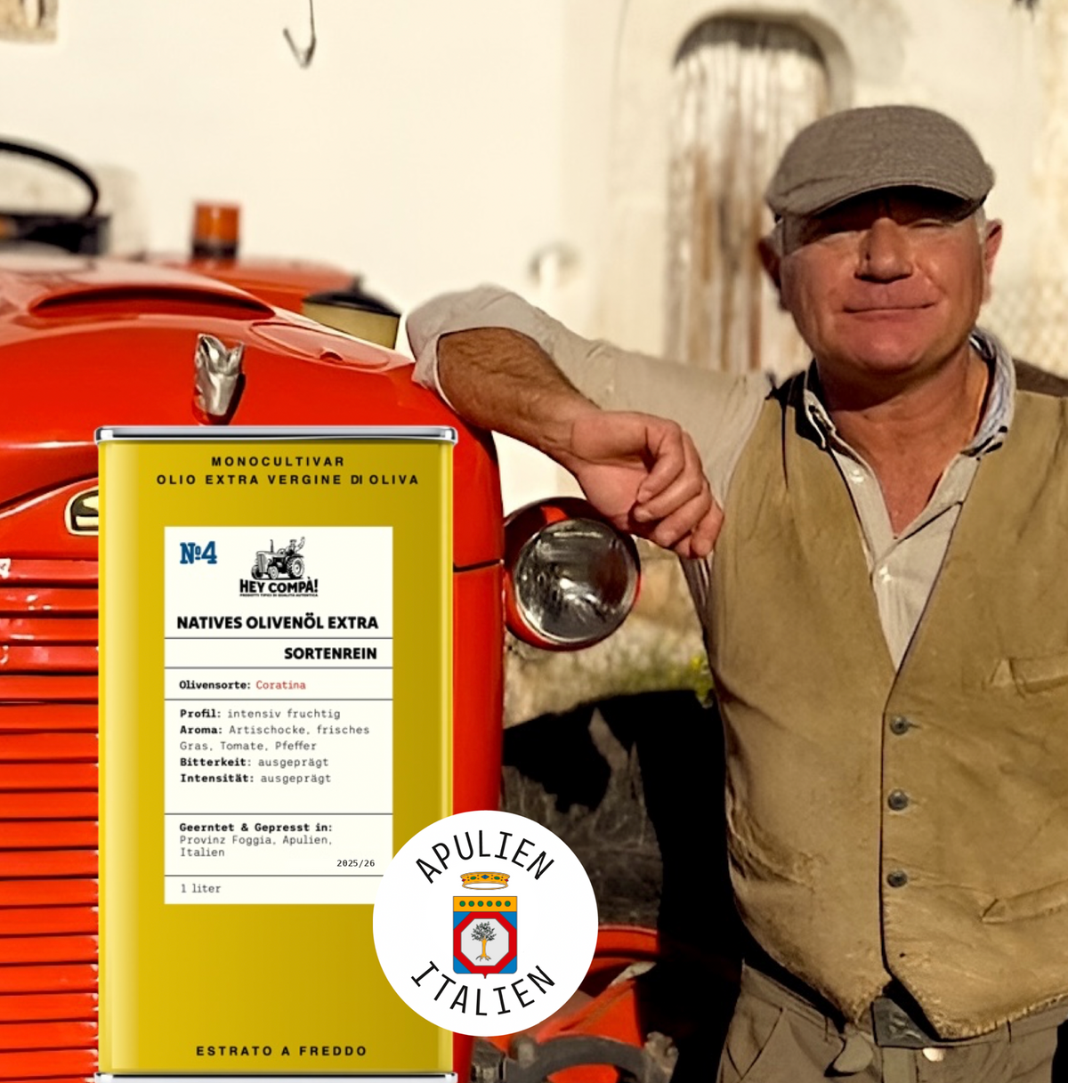 Gelbe 1-Liter-Dose sortenreines Olivenöl No4 Coratina, dahinter ein Mann mit Schiebermütze an einem roten Traktor in der Provinz Foggia, Apulien